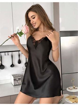 Siyah Dantel İşlemeli İnce Askılı Saten Mini Gecelik
