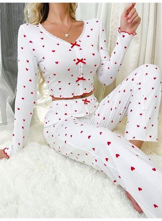Beyaz Üstüne Kalp Desenli Kırmızı Kurdelalı Pamuklu Pijama Takımı