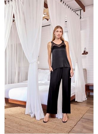 Viskon Dantelli ve Dekolteli Saten Pijama Takımı