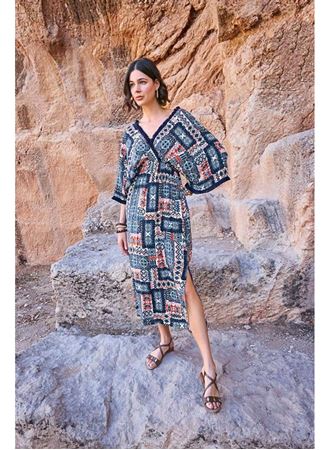 Etnik Desenli Kısa Kollu Yırtmaçlı Elbise