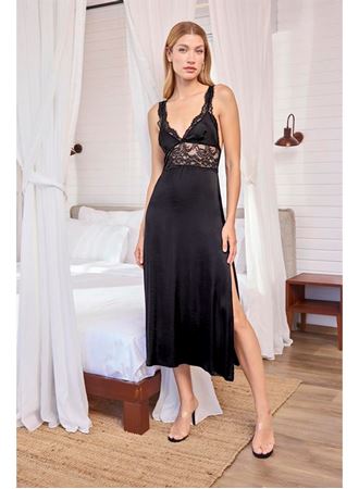 Göğüs ve Sırt Dekolteli Dantelli ve Yırtmaçlı Saten Gecelik