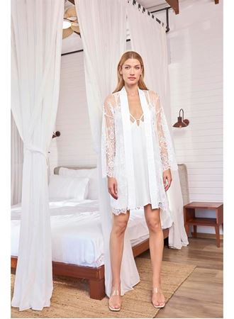 Dantelli Tüllü ve Dekolteli Saten Sabahlık Takımı