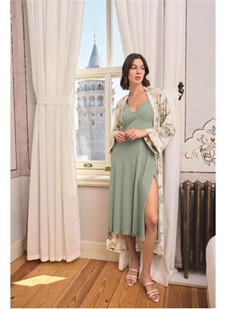 Çiçek ve Yaprak Desenli Dantelli ve Dekolteli Sabahlık Takımı