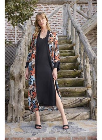 Çiçek ve Yaprak Desenli Dantelli ve Dekolteli Sabahlık Takımı