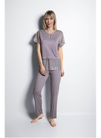 Yakası Detaylı Brode Dantelli Pijama Takımı