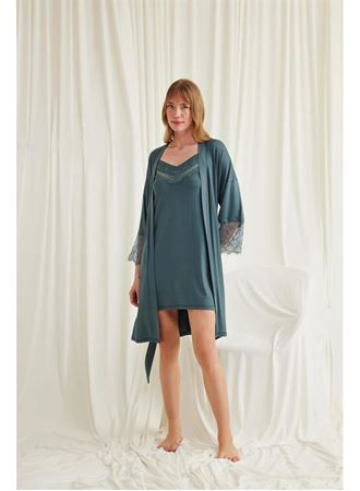 Dekolteli Yakası ve Kolu Dantelli Sabahlık Takımı