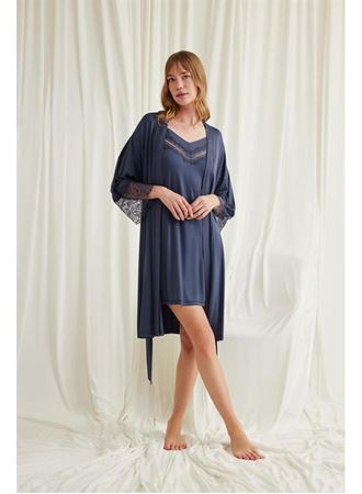 Dekolteli Yakası ve Kolu Dantelli Sabahlık Takımı