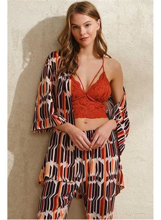 Kadın Dokuma Viskon Geometrik Baskılı Sabahlık Balensiz Desteksiz Dolgusuz Yaka Detaylı Dantelli Büstiyer Sütyen ve Pantolon Pijama 3'lü Takım (57466)