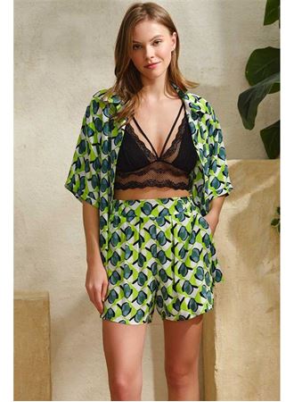 Kadın Dokuma Viskon Geometrik Baskılı Önden Düğmeli Yarım Kollu Gömlek ve Yandan Cepli Şort Pijama Takım (5741)