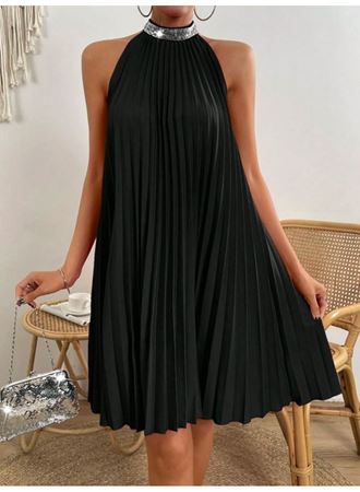 Kadın Balıkçı Yaka Omuzlardan Açık Pılelı Kısa Janjan Krep Elbise