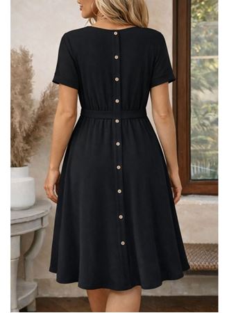 Kadın Kısa Kollu Yuvarlak Yaka Arkadan Düğmeli Viskon Midi Elbise