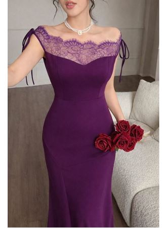 Kadın Göğüs Ve Yakası Dantel Detaylı Kayık Yaka Görünümlü Uzun Ithal Krep Elbise