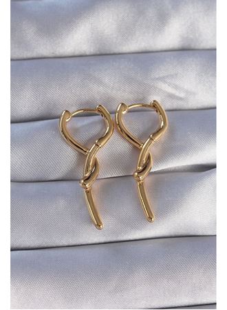 Pirinç Gold Renk Sarmal Çubuk Tasarımlı Uzun Küpe