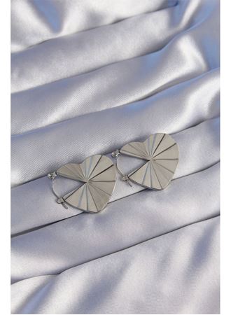 316L Çelik Gümüş Renk Çizgili Plaka Tasarımlı Kalp Küpe