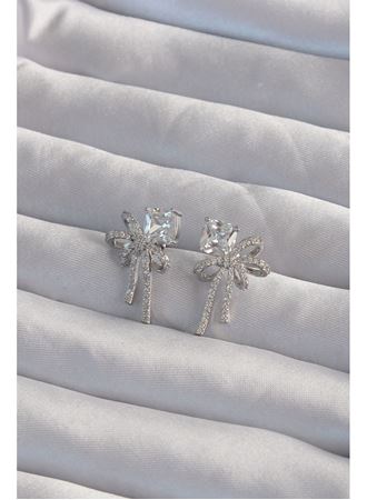 Pirinç Gümüş Renk Kare Zirkon Taşlı Fiyonk Küpe