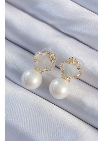 Pirinç Altın Renk Zirkon Taşlı Minimal Çiçek Tasarımlı Kadın Küpe