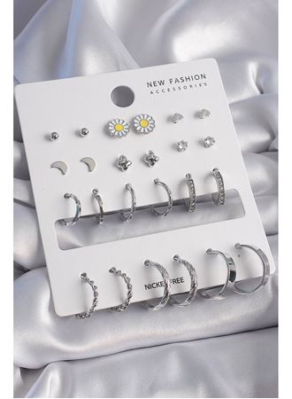 Pirinç Gümüş Renk Papatya Detaylı 12 Çiftli Kadın Küpe Seti