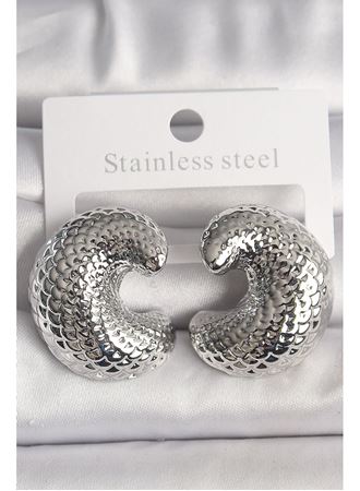 Pirinç Gümüş Renk Yılan Sırtı İşlemeli Yarım Halka Model Kadın Küpe