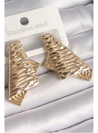 Pirinç Gold Renk İşleme Detaylı Katlanmış Kare Plaka Model Kadın Küpe