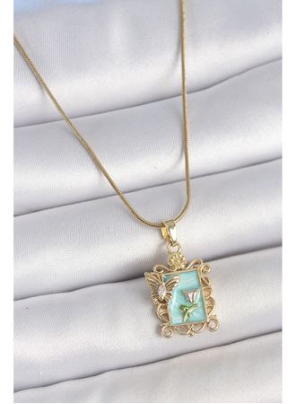 316L Çelik Gold Renk Zincir Mavi Mineli Çiçek İşlemeli Zirkon Taşlı Kelebek Detay Portre Model Kadın Kolye