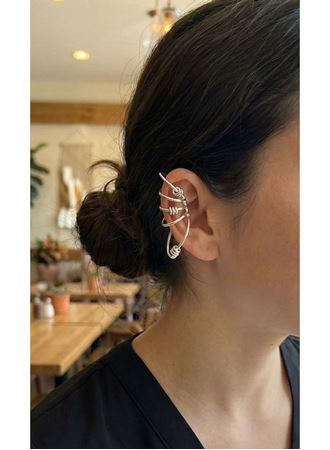 Pirinç Halkalı Model Gümüş Renk Kıkırdak Küpe