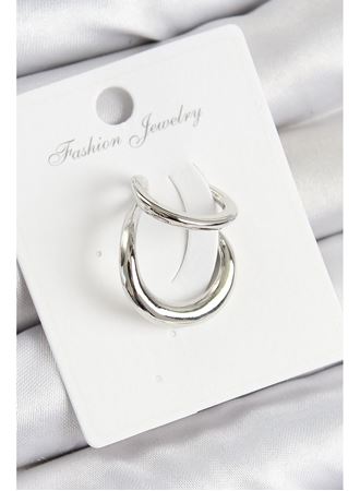 Pirinç Halka Model Gümüş Renk Sağ Kıkırdak Küpe