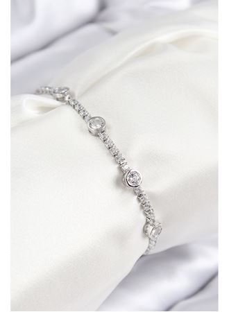 Pirinç Zirkon Taşlı Daire Model Gümüş Renk Asansörlü Kadın Bileklik