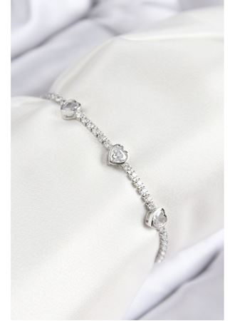 Pirinç Zirkon Taşlı Sıralı Kalp Model Gümüş Renk Asansörlü Kadın Bileklik