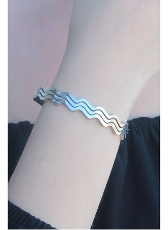 316L Kararmaz Çelik Gümüş Renk Dalga Model Kelepçe Kadın Bileklik