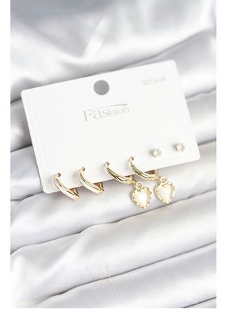 Pirinç Gold Renk Kalp Detaylı 925 Ayar Gümüş Çivili Kadın Küpe Seti