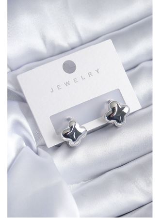 Gümüş Renk Yonca Model Pirinç Kadın Küpe