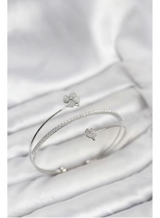 Yonca Çiçek Model Pirinç Gümüş Renk Kadın Bileklik