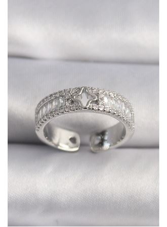 Pirinç Gümüş Renk Zirkon Taşlı Yıldız İşleme VIP Seri Kadın Yüzük