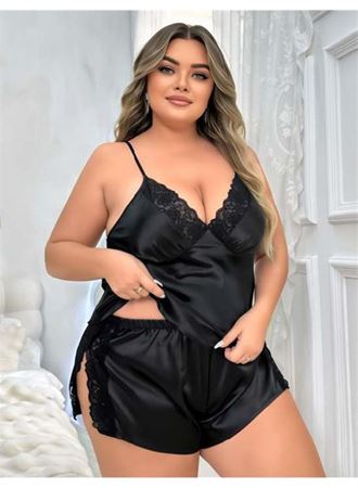 Büyük Beden Siyah Yırtmaç Dantel İşlemeli Saten Şortlu Takım