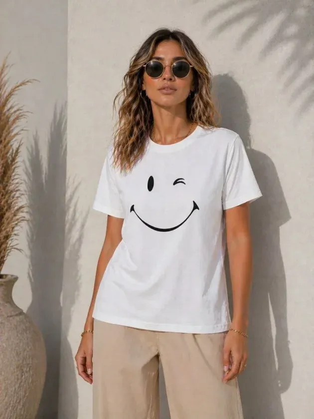 Minimal Gülümseyen Yüz Baskılı Tişört Kısa Kol Yazlık T-Shirt - Beyaz