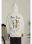 Oversize Üç İplik Şardonlu Kapüşonlu Sweatshirt – Beyaz “Other Lives” Ön Ve Arka Baskılı, Kanguru Cepli, Ribanalı Rahat Kışlık Model Beyaz