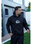 Erkek Oversize Üç İplik Kapüşonlu Sweatshirt – Siyah Sırt Ve Ön Baskılı, Kanguru Cepli, Rahat Kalıp, İçi Pamuklu ModeL-Siyah