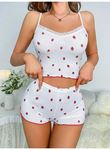 Beyaz Üstüne Çilek Desenli Askılı Şortlu Pijama Takımı