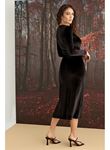 Uzun Kollu Yırtmaç Detaylı Kadife Elbise